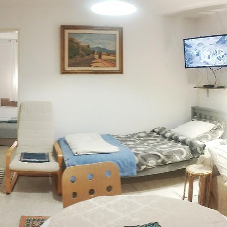 B&B Family Basement Apartment, Breakfast, Free Parking, 5Km From Tulln Chorherrn Exteriér fotografie