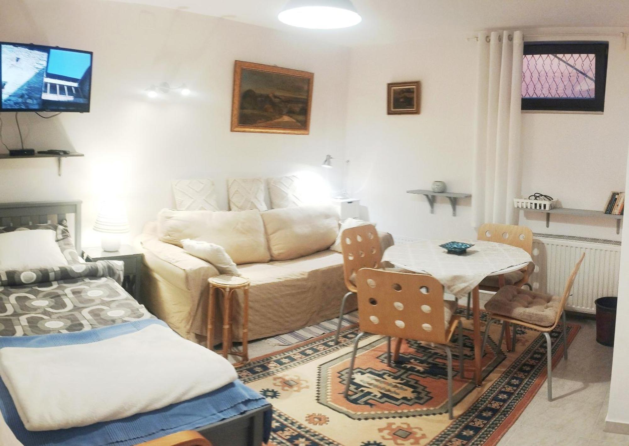 B&B Family Basement Apartment, Breakfast, Free Parking, 5Km From Tulln Chorherrn Exteriér fotografie