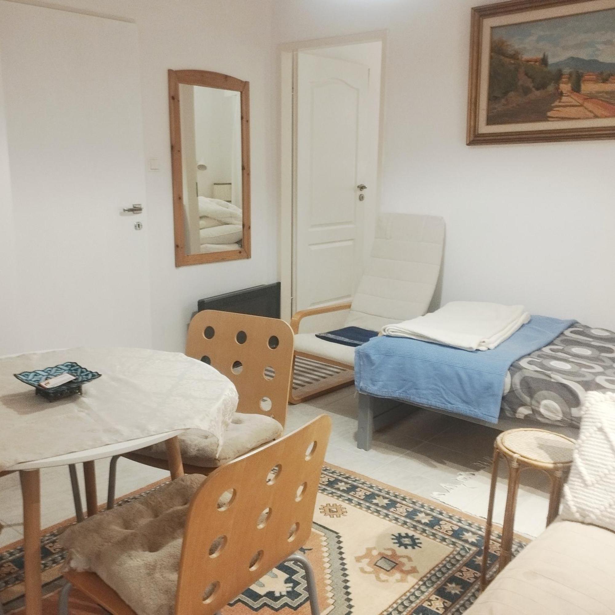 B&B Family Basement Apartment, Breakfast, Free Parking, 5Km From Tulln Chorherrn Exteriér fotografie