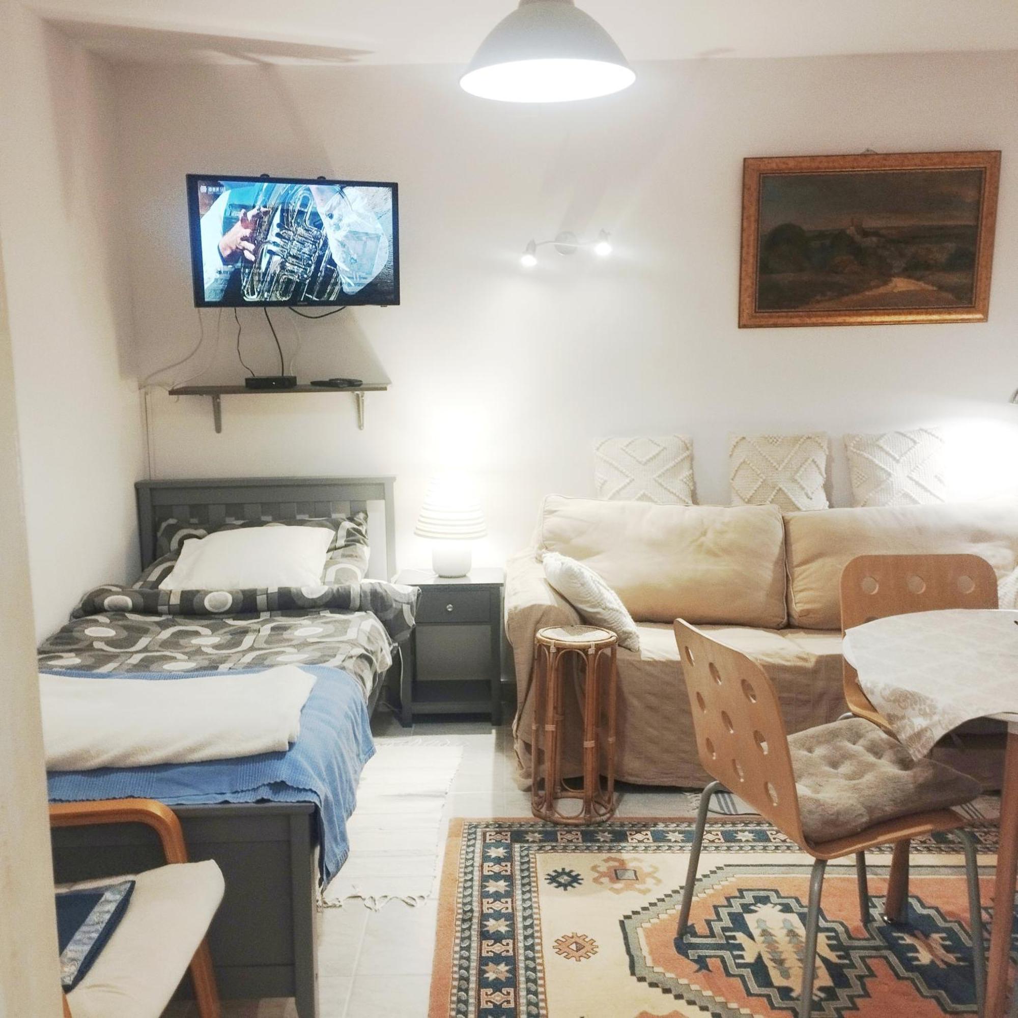 B&B Family Basement Apartment, Breakfast, Free Parking, 5Km From Tulln Chorherrn Exteriér fotografie