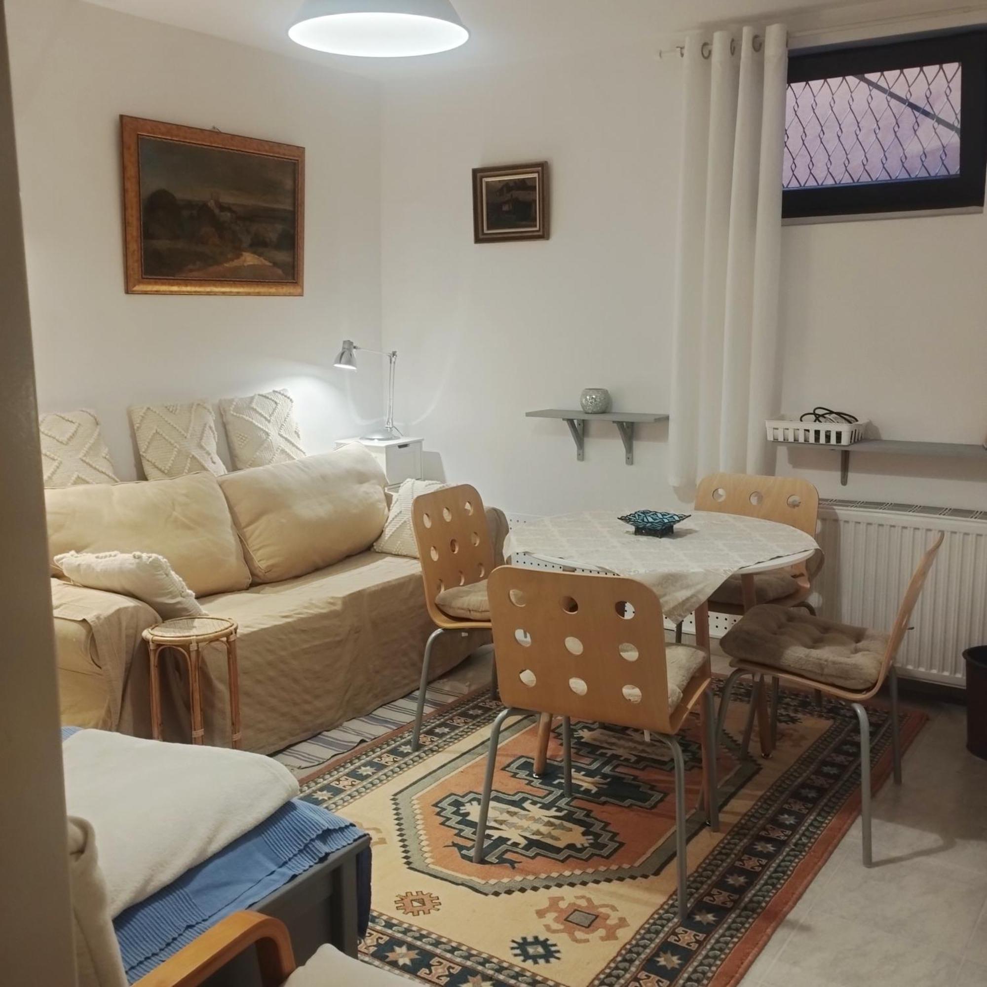 B&B Family Basement Apartment, Breakfast, Free Parking, 5Km From Tulln Chorherrn Exteriér fotografie